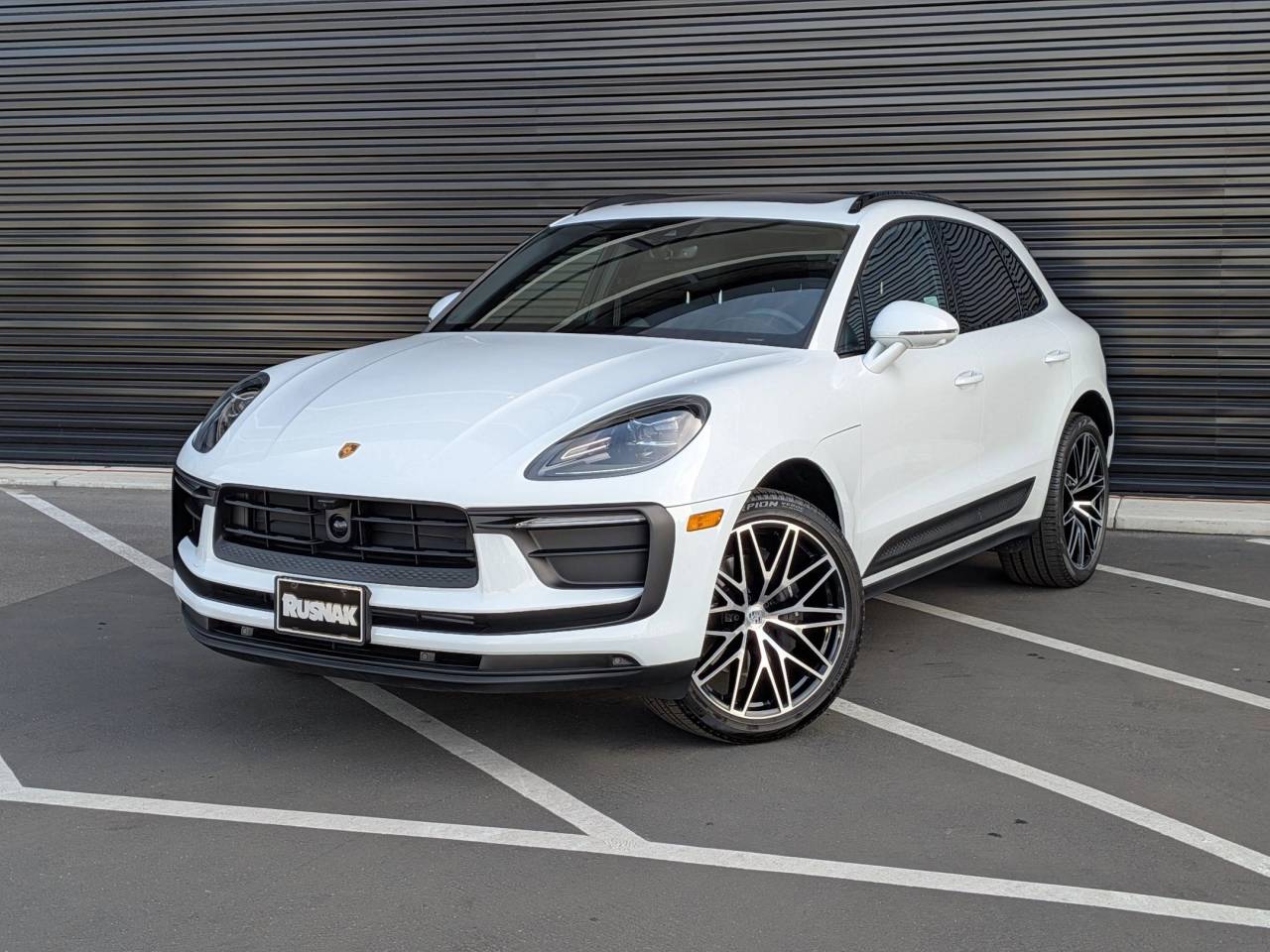 2025 Porsche Macan Base