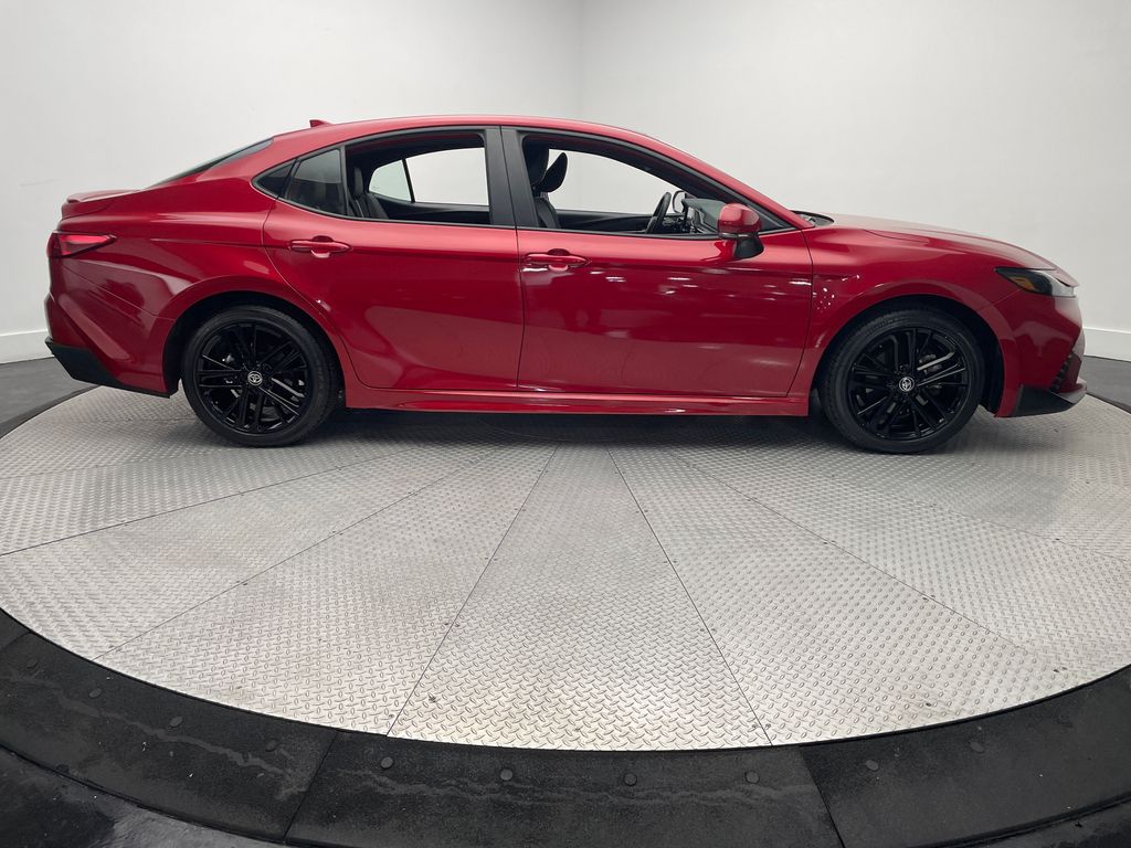 2025 Toyota Camry SE photo 4