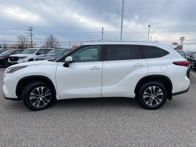 2021 Toyota Highlander XLE photo 4