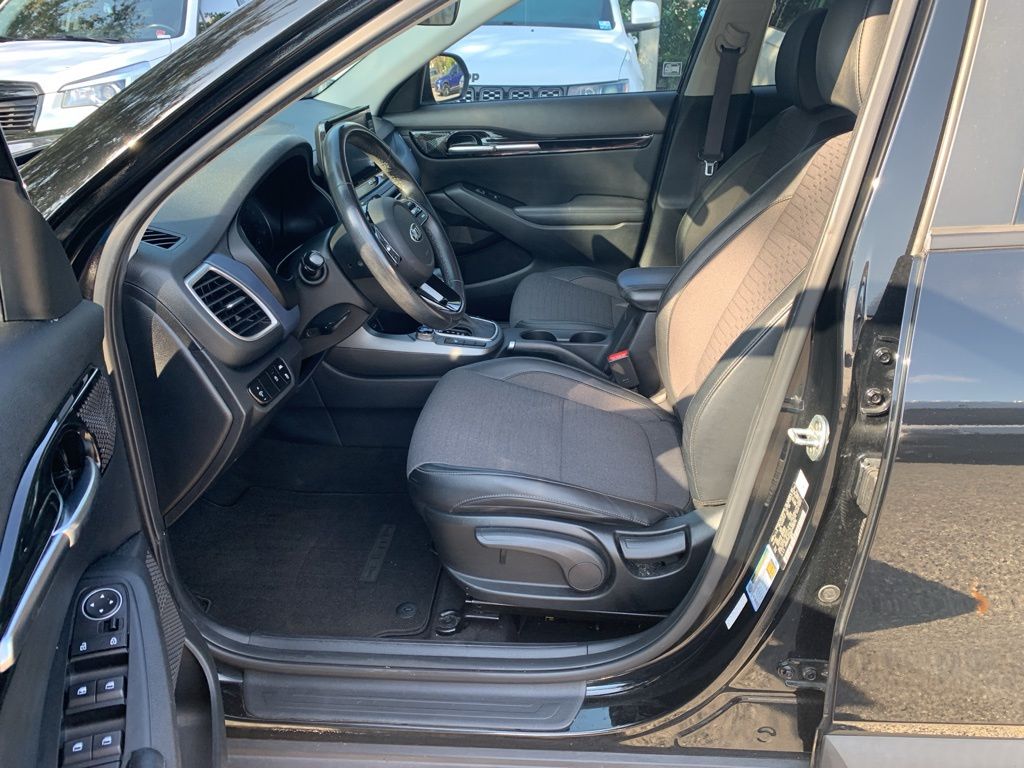 2021 Kia Seltos S photo 3
