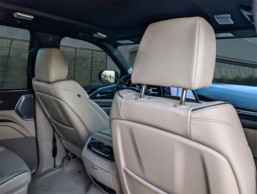 2023 Cadillac Escalade Premium Luxury photo 24