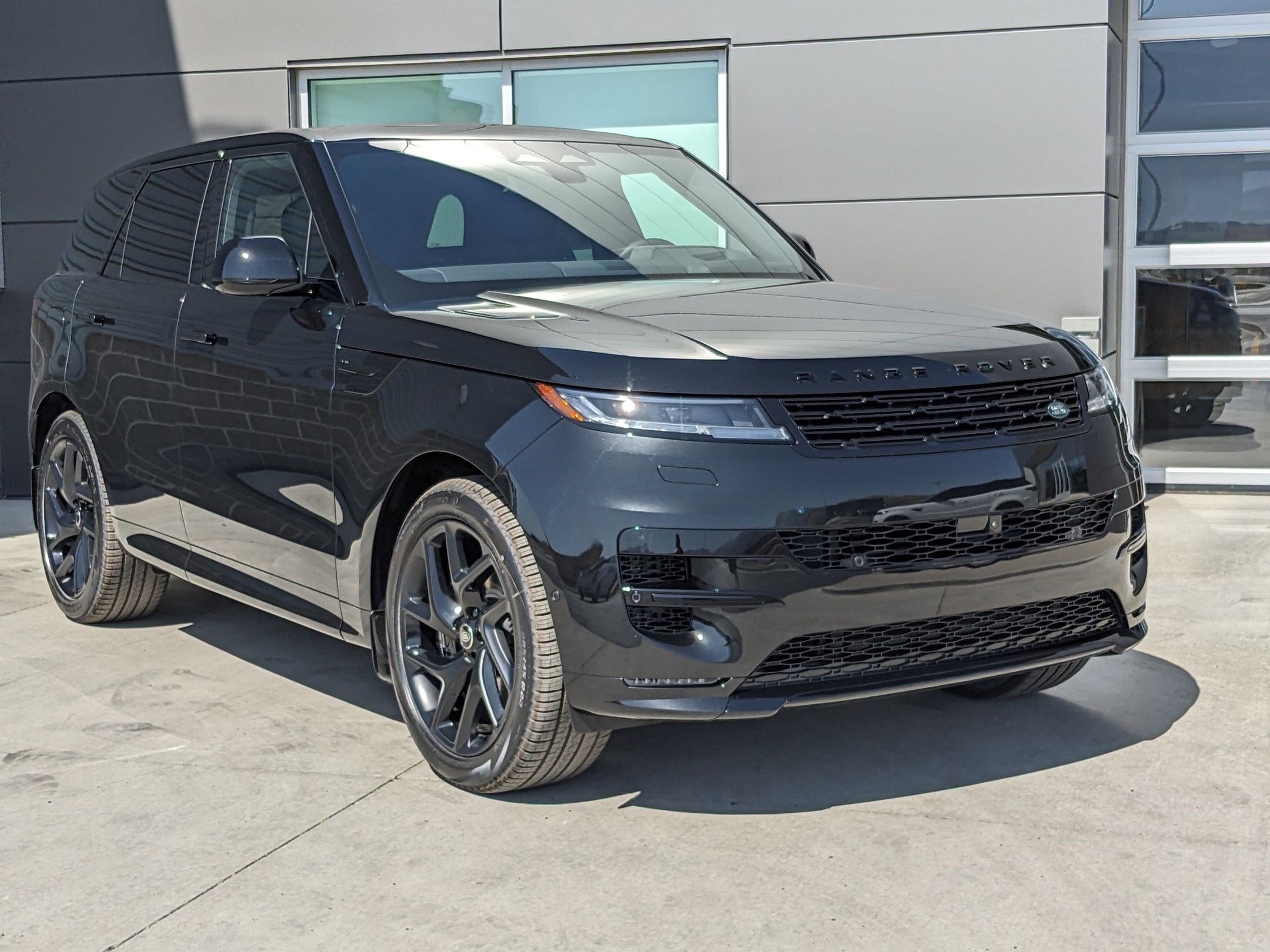 2025 Land Rover Range Rover Sport SE photo 3