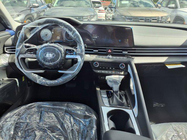 2025 Hyundai Elantra Limited photo 12