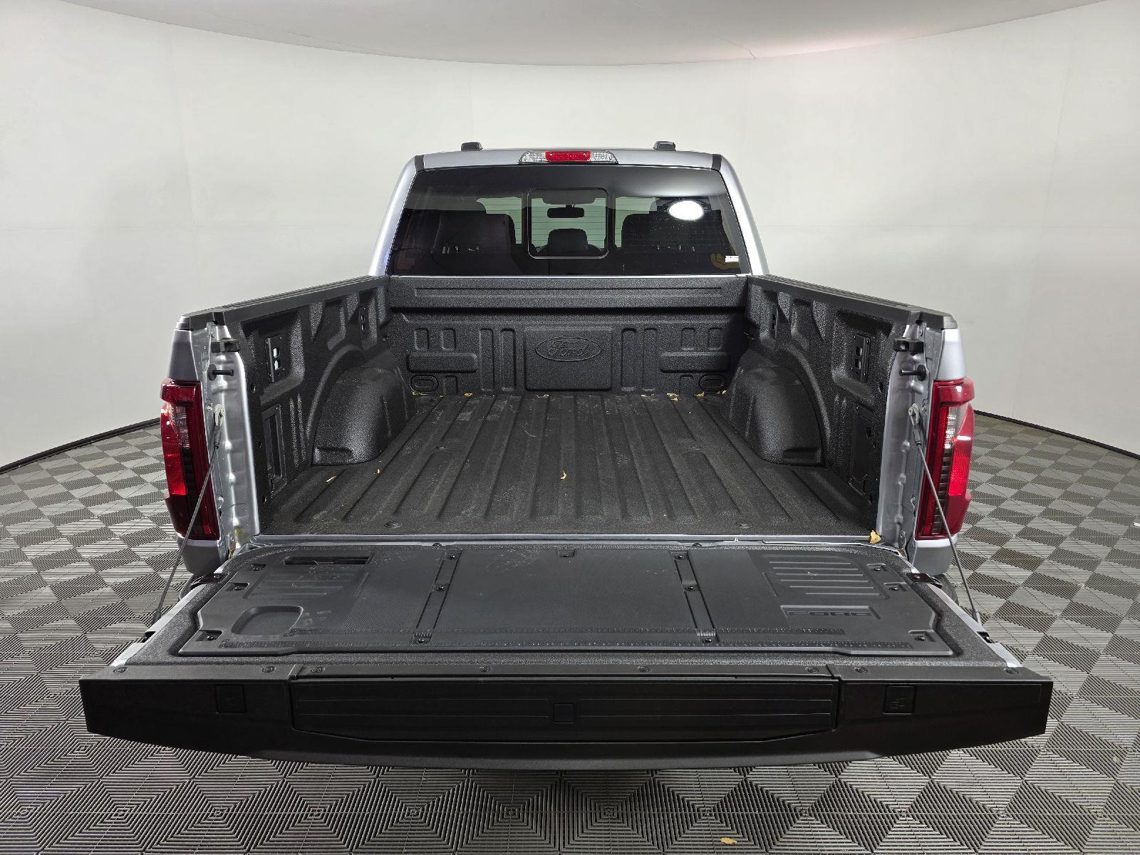 2025 Ford F-150 XLT photo 4