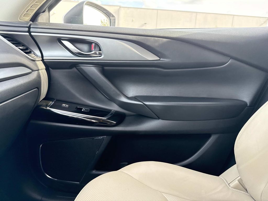 2022 Mazda CX-9 Touring photo 24