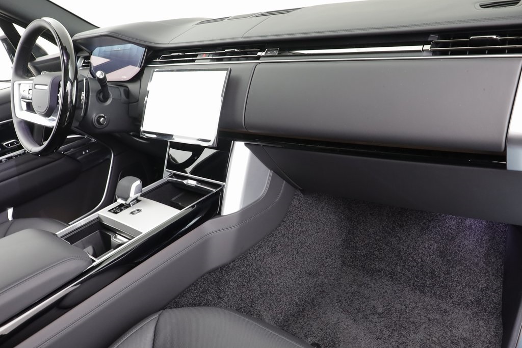 2025 Land Rover Range Rover SE photo 18