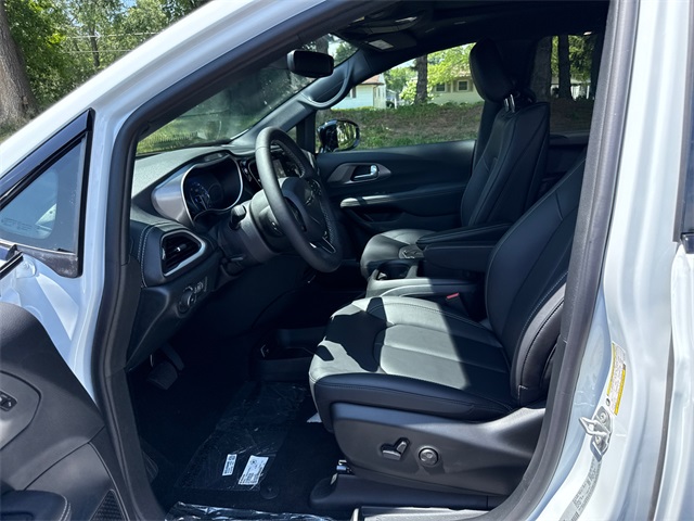 2026 Chrysler Pacifica photo 6