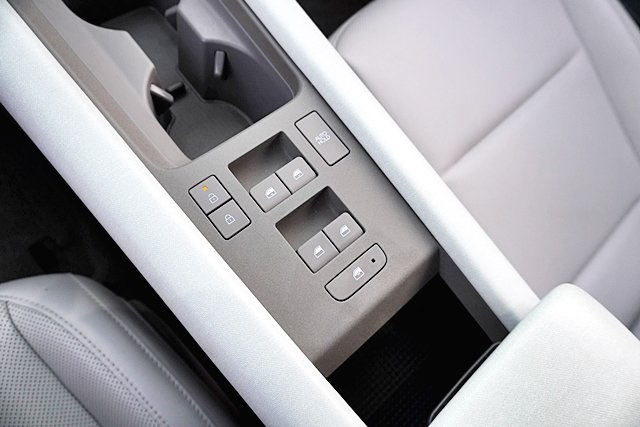 Used 2023 Green Hyundai SEL image 27