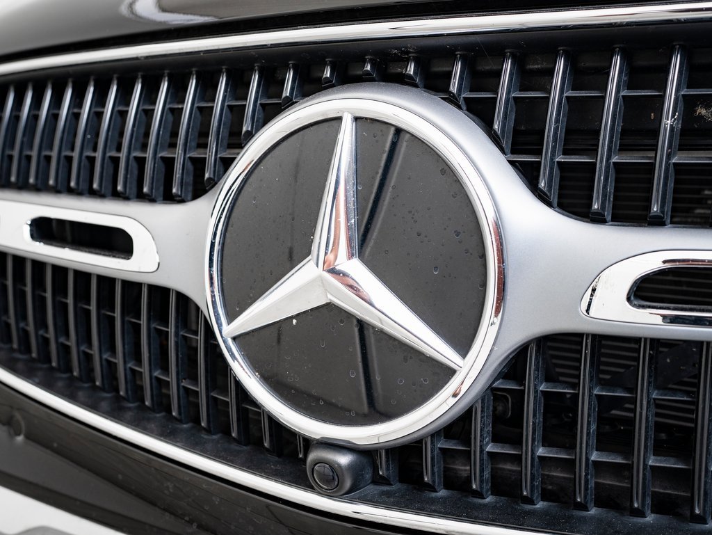 2025 Mercedes Benz GLC 300 4MATIC photo 3