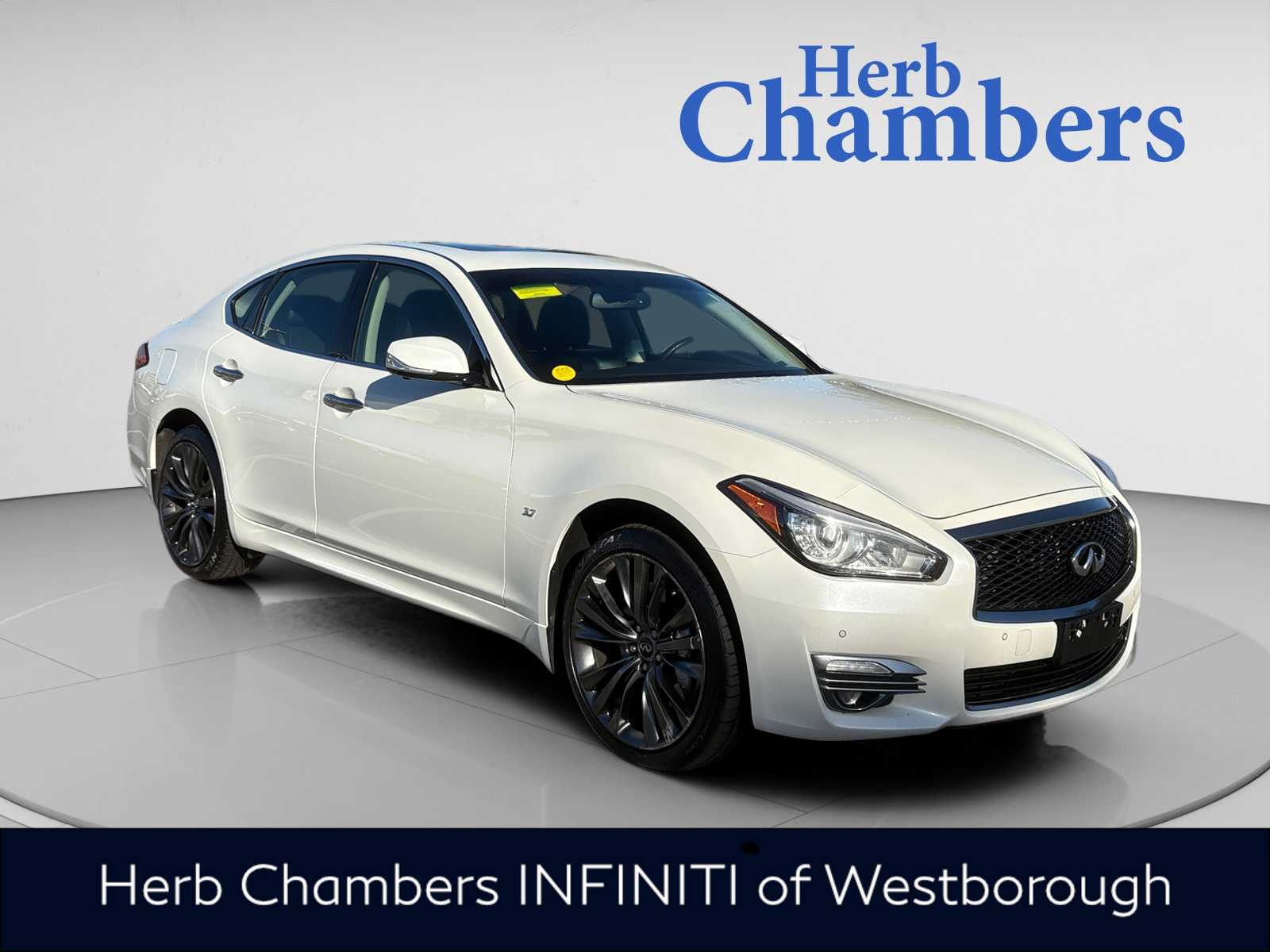 2016 INFINITI Q70 3.7's photo