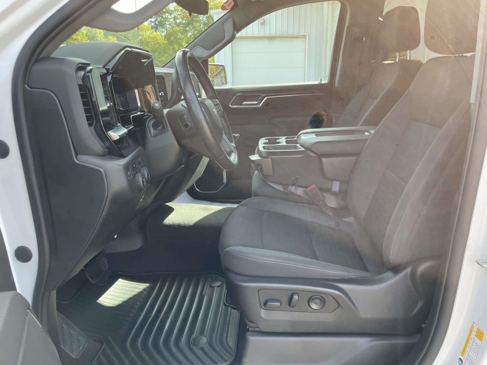 2022 Chevrolet Silverado 1500 LT photo 11