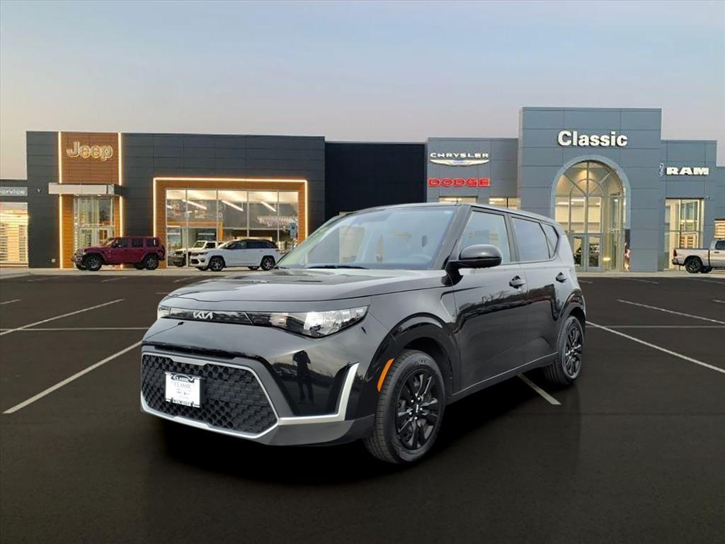 2023 Kia Soul LX's photo