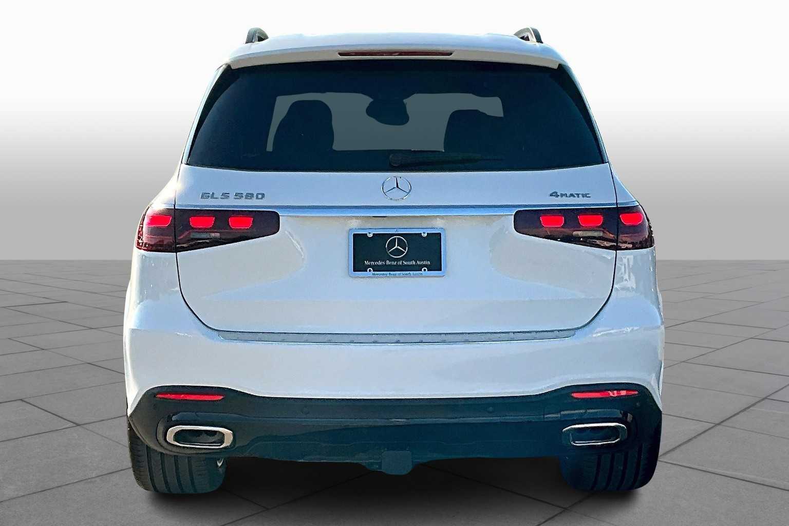 2026 Mercedes Benz GLS 580 4MATIC photo 3