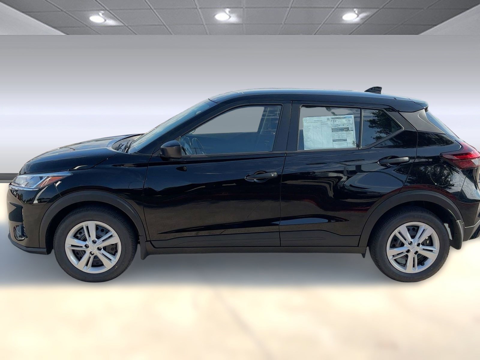 2025 Nissan Kicks Play S photo 2