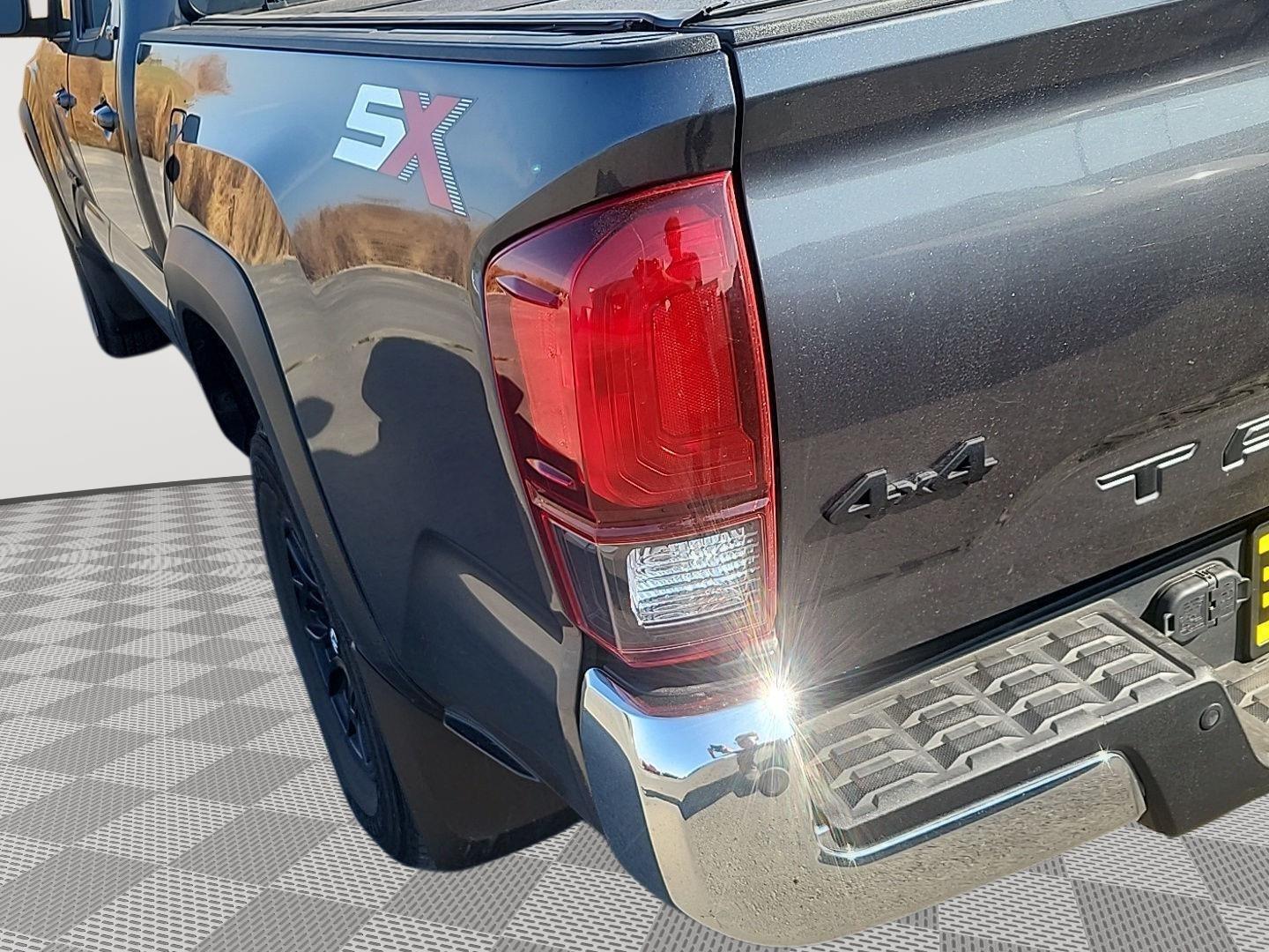 2023 Toyota Tacoma SR5 V6 photo 14