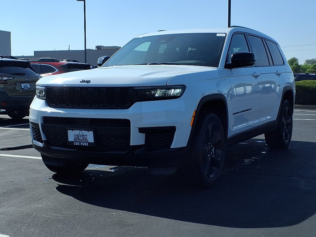 2025 Jeep Grand Cherokee Altitude X photo 2