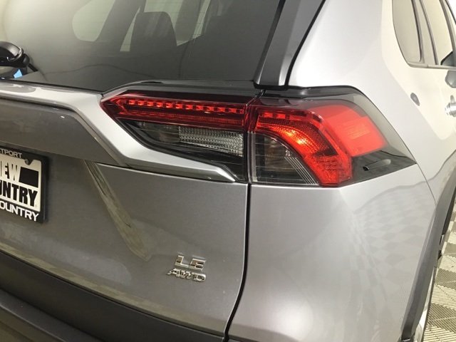 2021 Toyota RAV4 LE photo 25