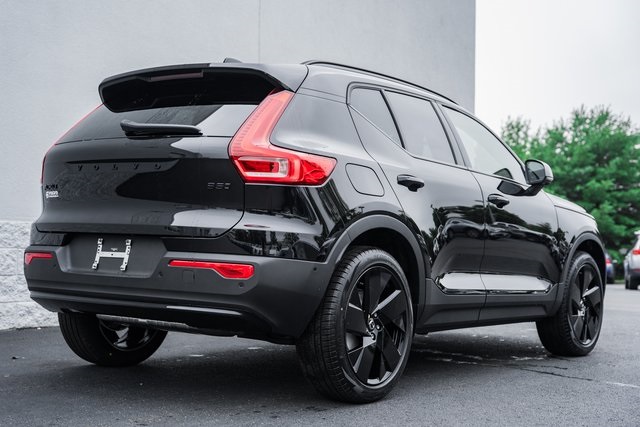 2026 Volvo XC40 AWD photo 4