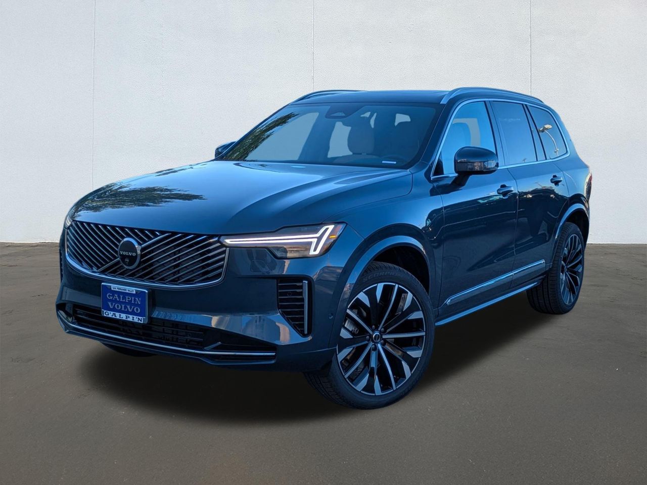 2026 Volvo XC90 Plus's photo