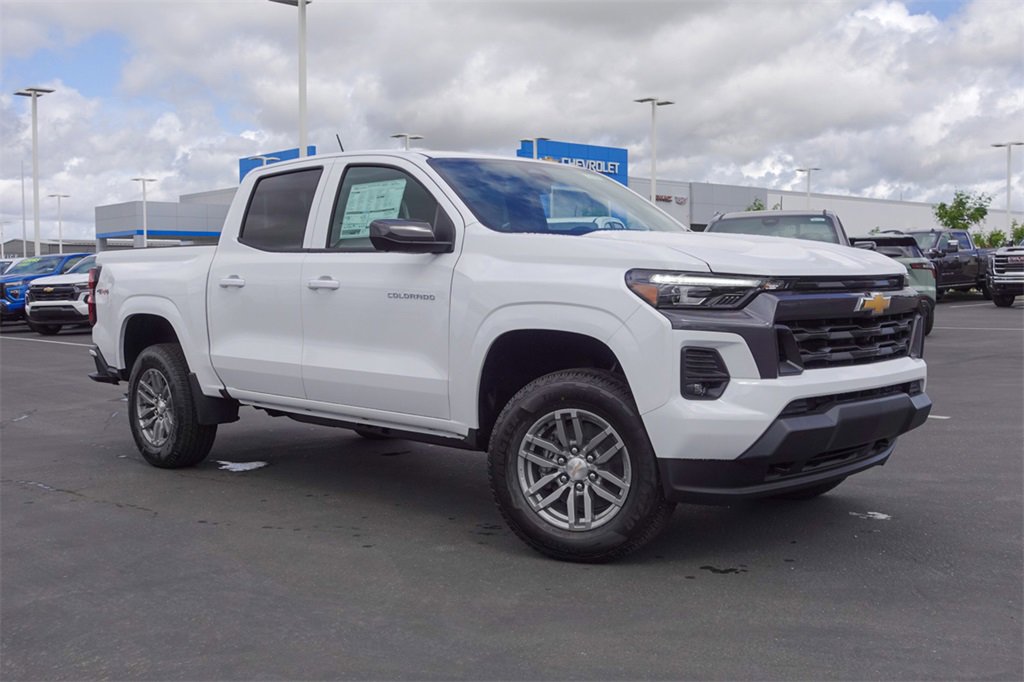 2025 Chevrolet Colorado Work Truck LT photo 4