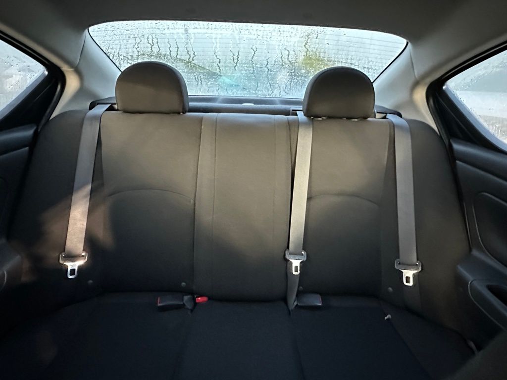 2015 Nissan Versa 1.6 Plus photo 9