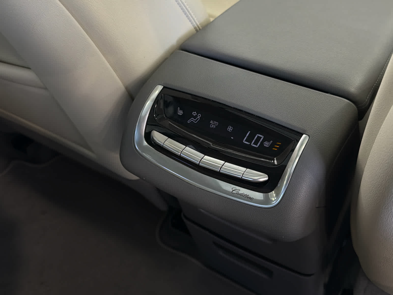 2025 Cadillac XT6 Premium Luxury photo 6
