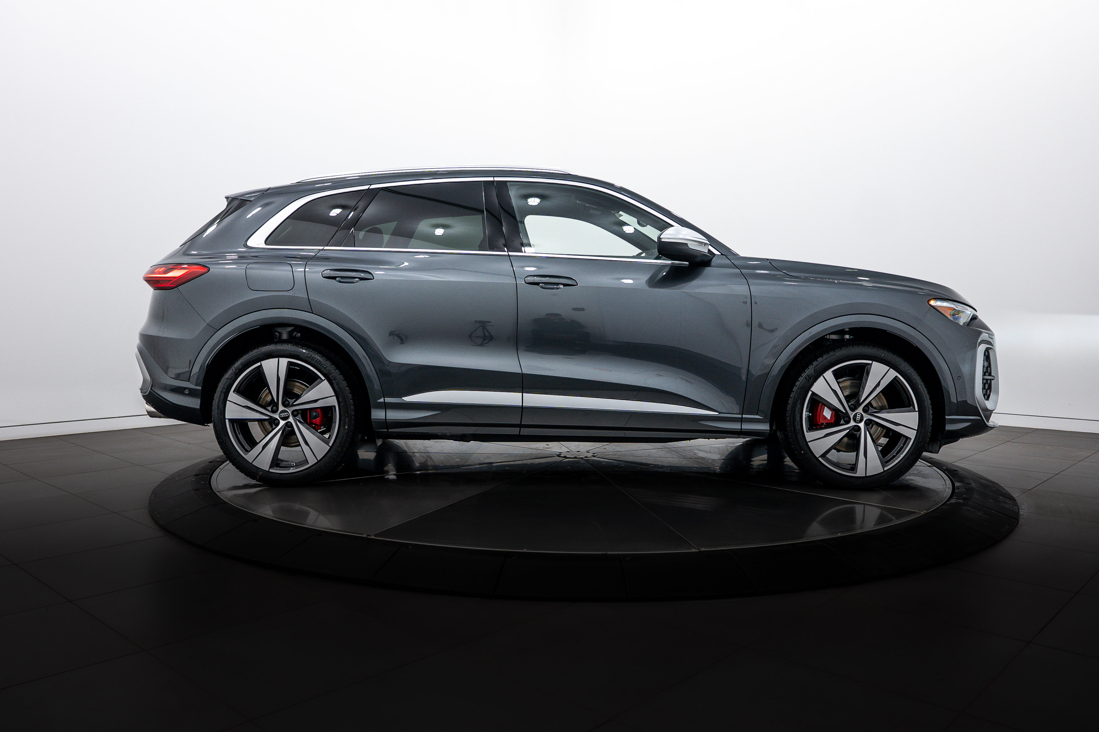 2025 Audi SQ5 Prestige photo 3
