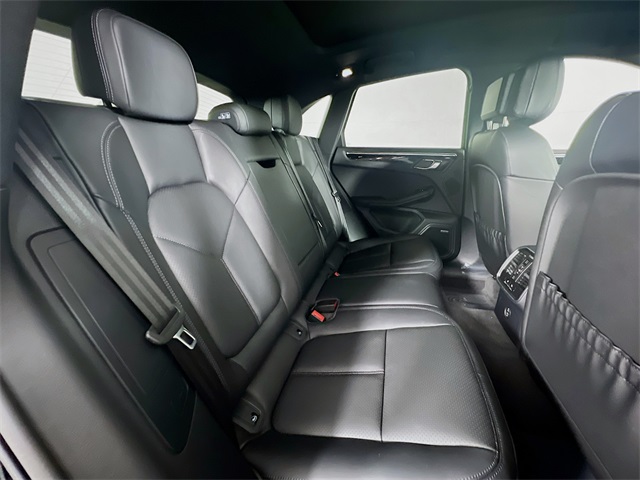 2025 Porsche Macan S photo 28