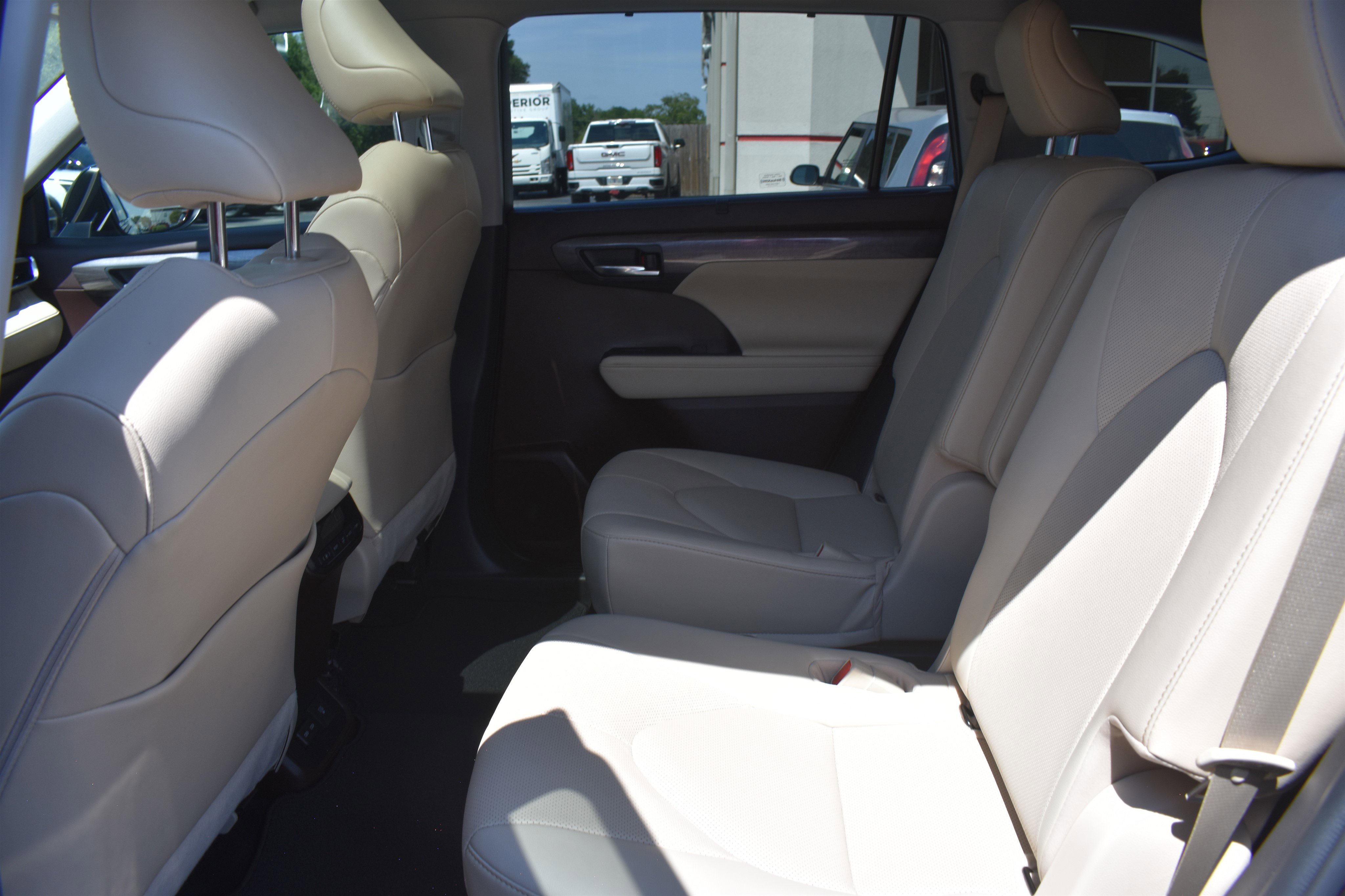 2022 Toyota Highlander Limited photo 7