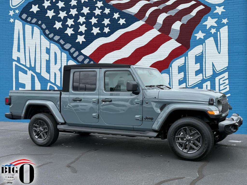 2025 Jeep Gladiator Sport S's photo