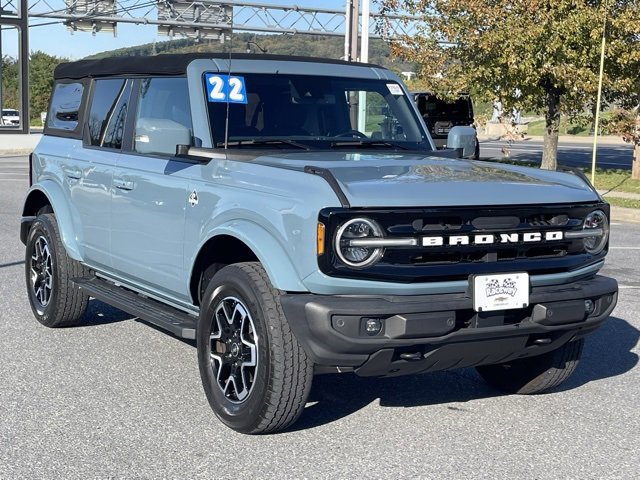 2022 Ford Bronco 4-Door Outer Banks's photo