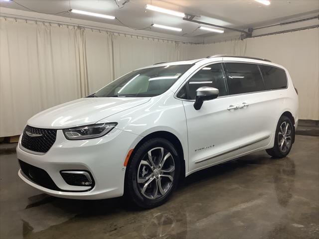 2026 Chrysler Pacifica Pinnacle's photo