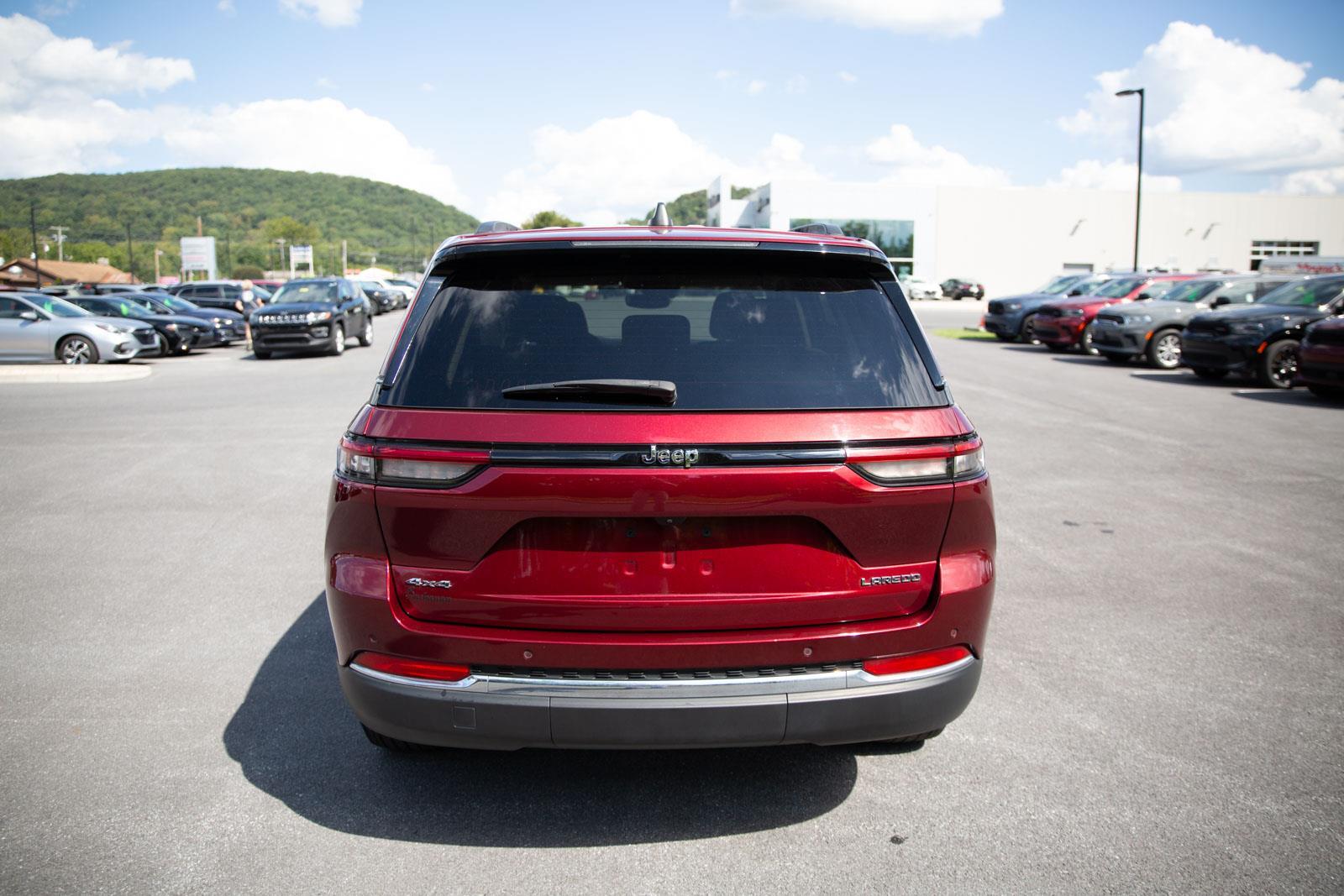 2023 Jeep Grand Cherokee Laredo photo 4
