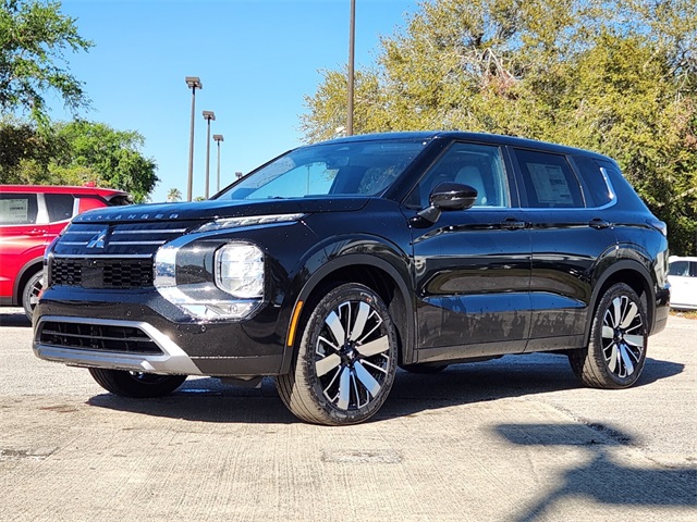 2025 Mitsubishi Outlander SE photo 4