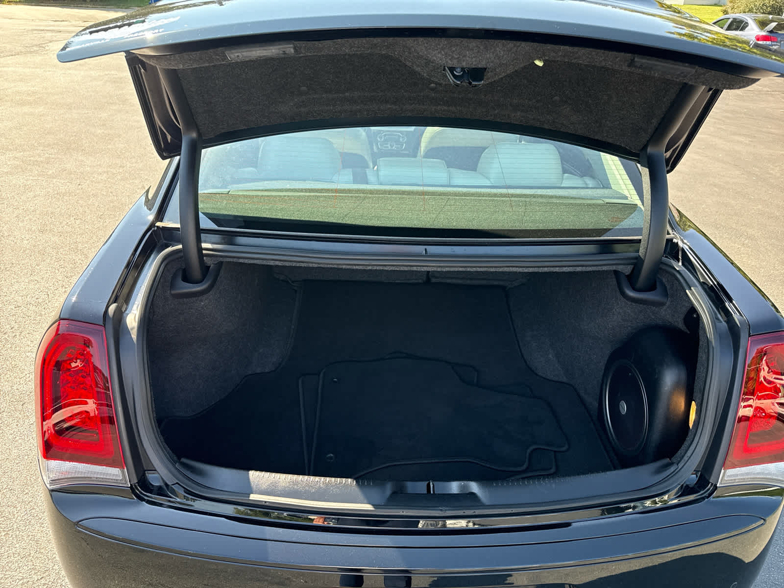 2022 Chrysler 300 Touring L photo 16
