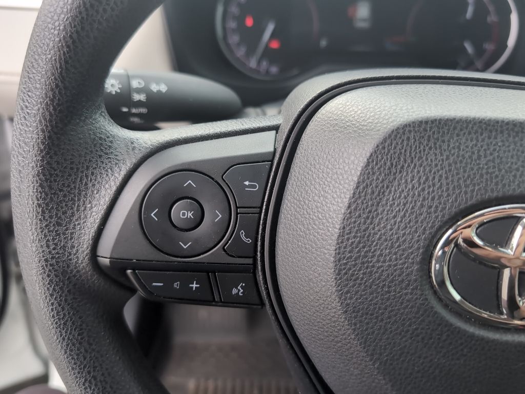 2023 Toyota RAV4 XLE photo 18