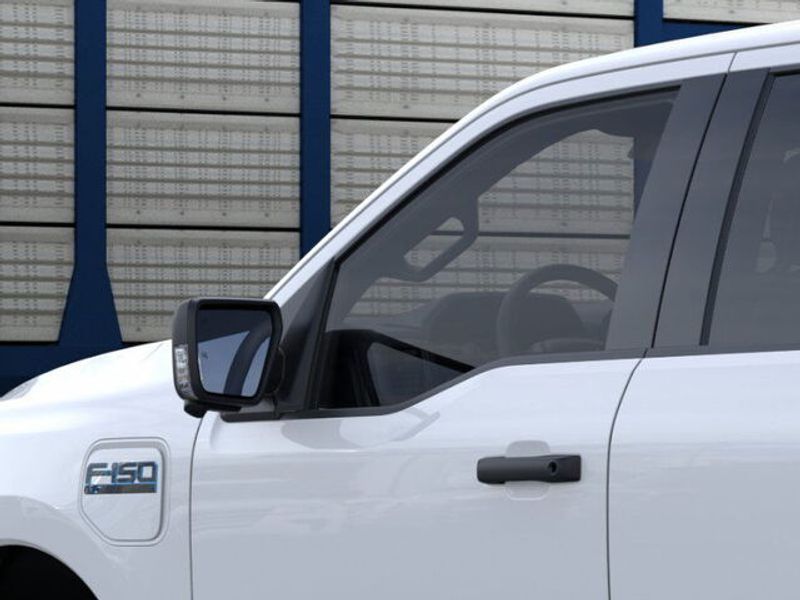 2025 Ford F-150 Lightning XLT photo 18