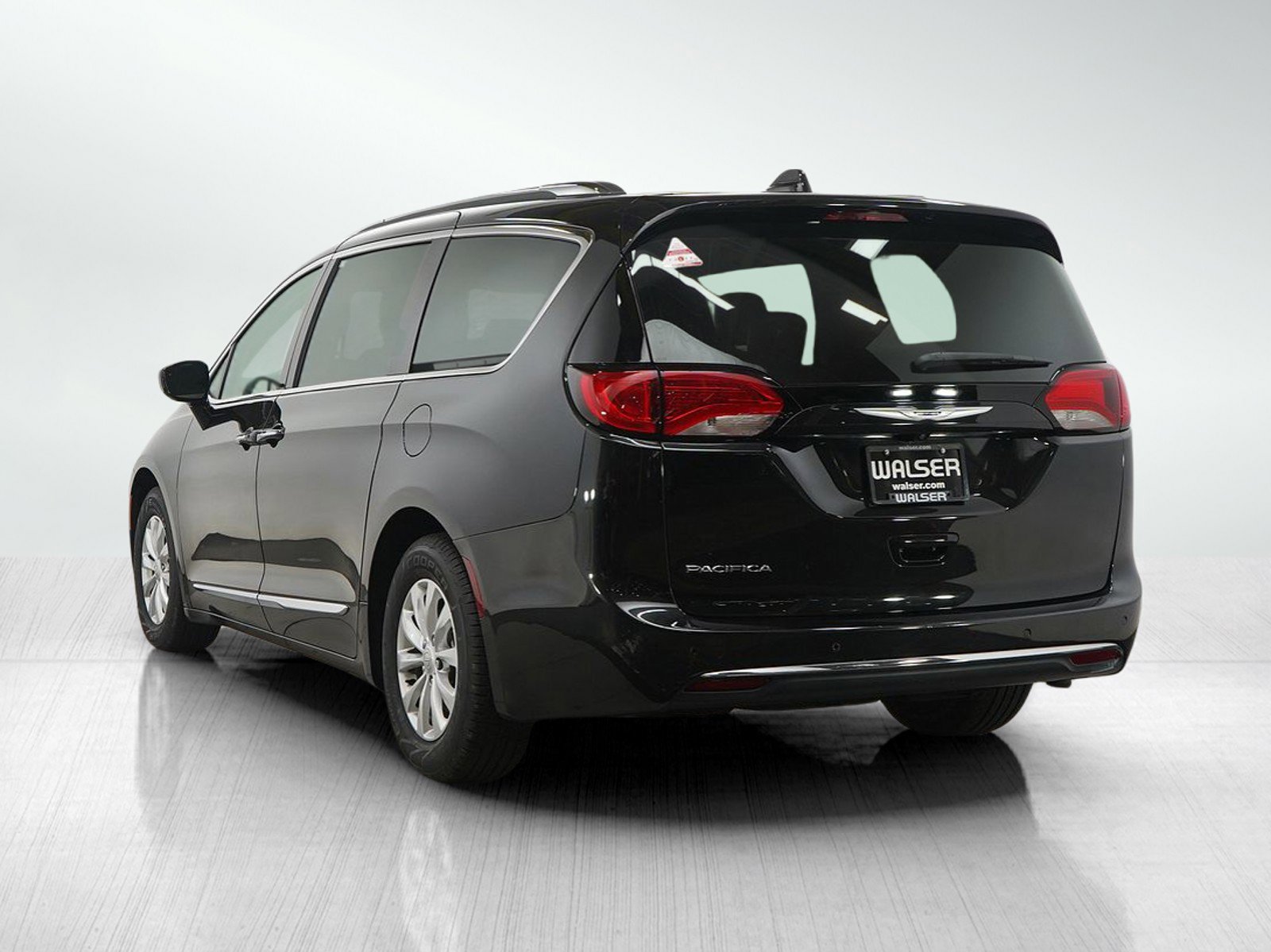 2018 Chrysler Pacifica Touring L photo 3