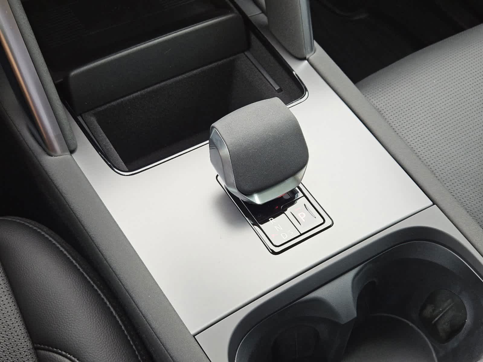 2025 Land Rover Discovery Sport S photo 15