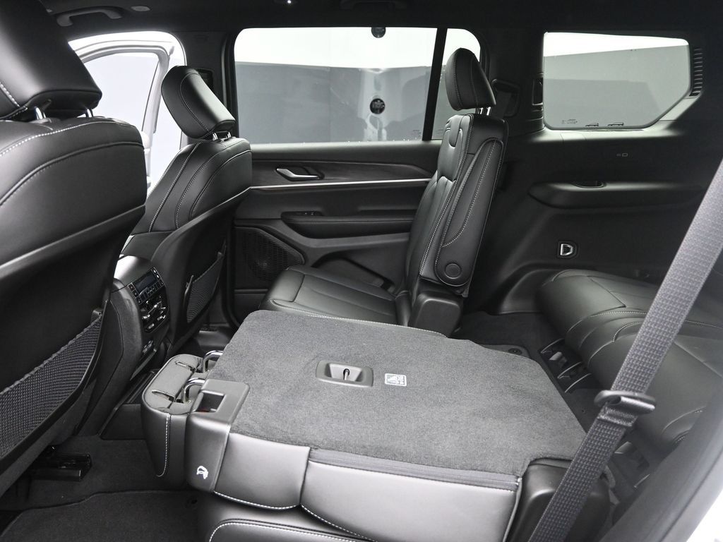 2025 Jeep Grand Cherokee L photo 9
