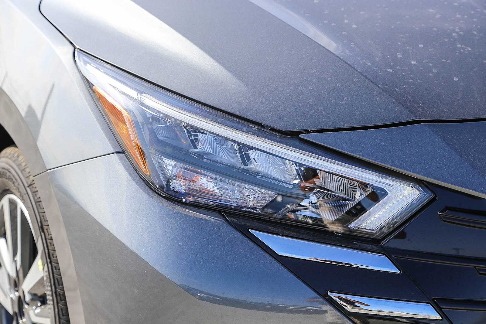 2025 Nissan Versa S photo 4