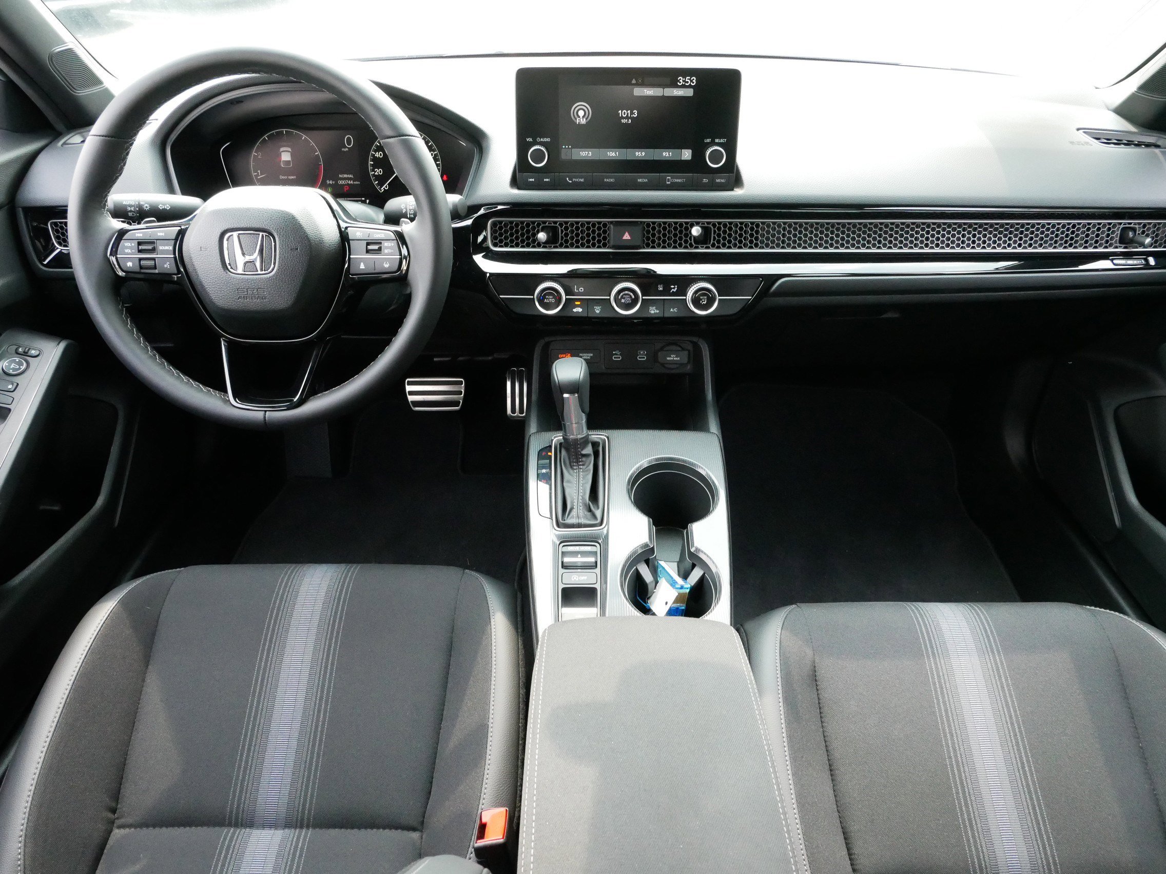 2025 Honda Civic Hatchback Sport photo 11