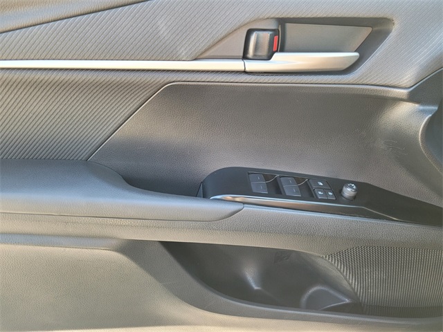 2025 Toyota Camry SE photo 36