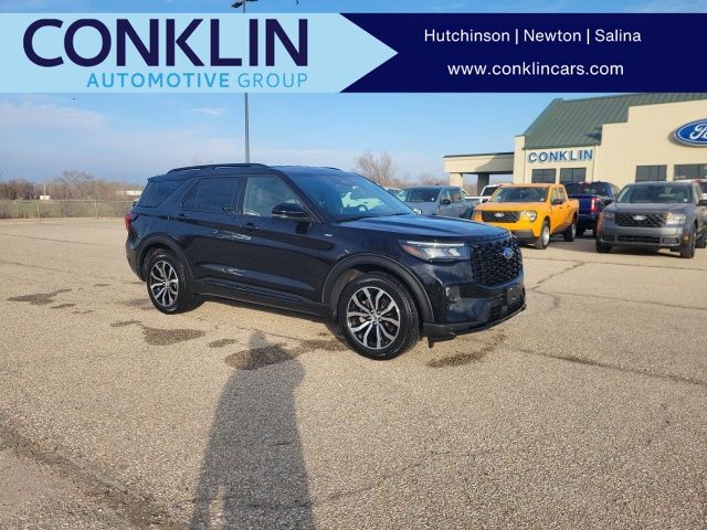 2025 Ford Explorer ST-LINE's photo
