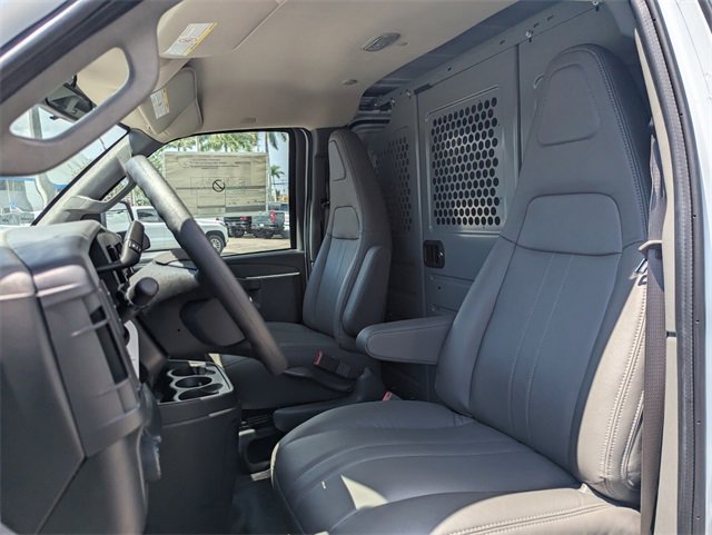 2025 Chevrolet Express Cargo 2500 photo 5