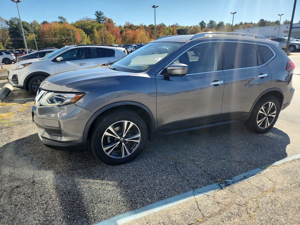 2019 Nissan Rogue SV photo 3