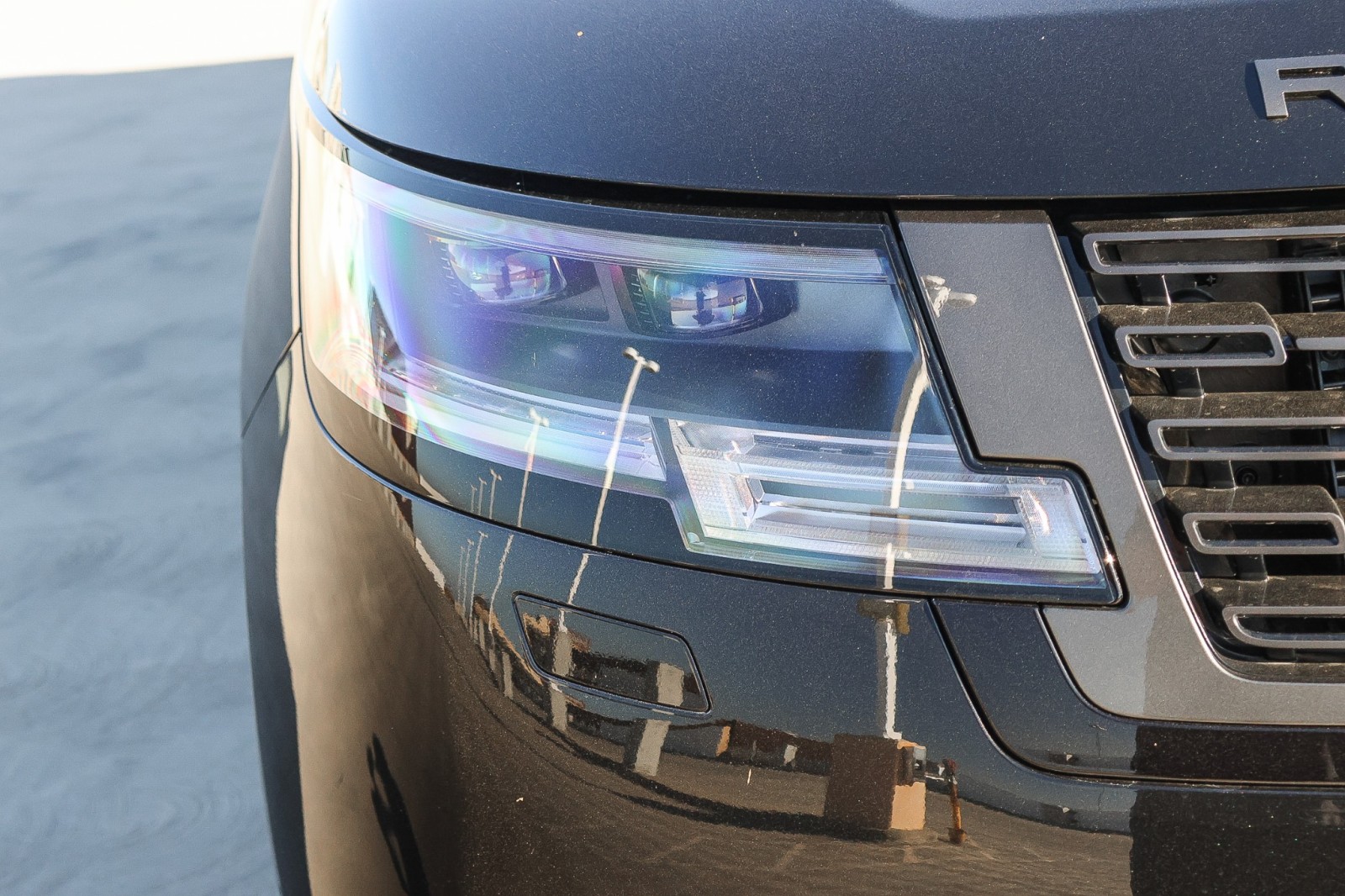 2025 Land Rover Range Rover SE photo 9