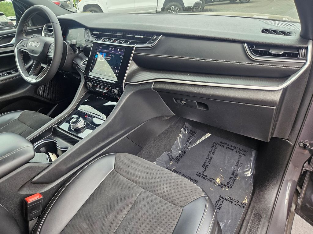 2023 Jeep Grand Cherokee Altitude photo 30