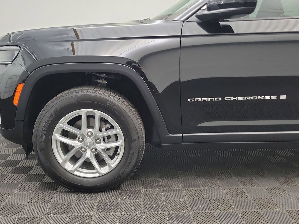 2025 Jeep Grand Cherokee Laredo photo 16