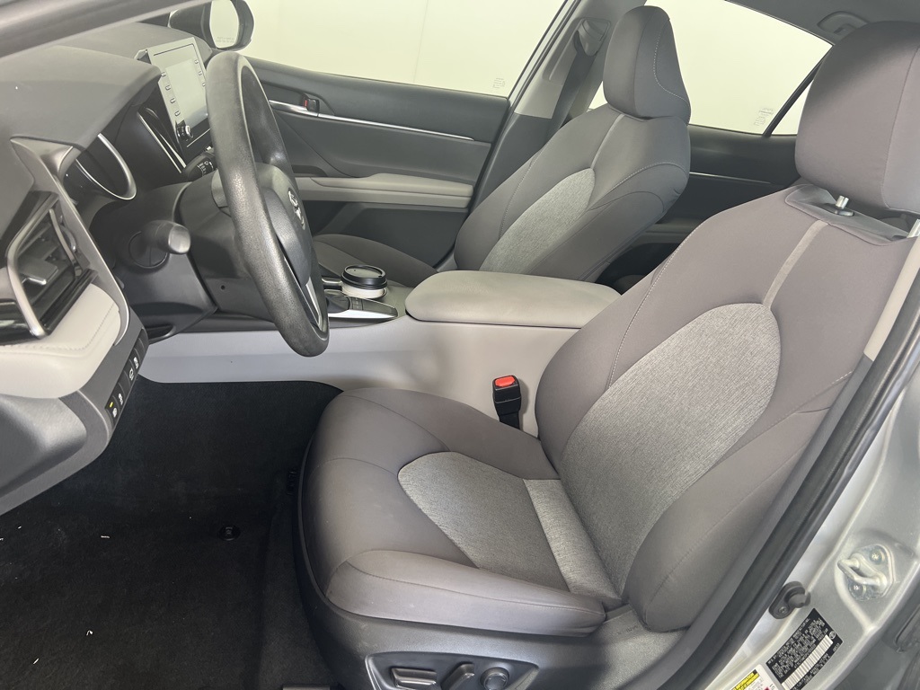 2023 Toyota Camry LE photo 3